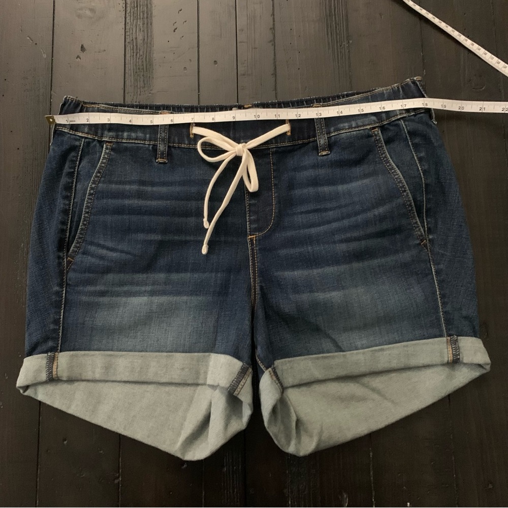 NWOT TORRID JEAN SHORT